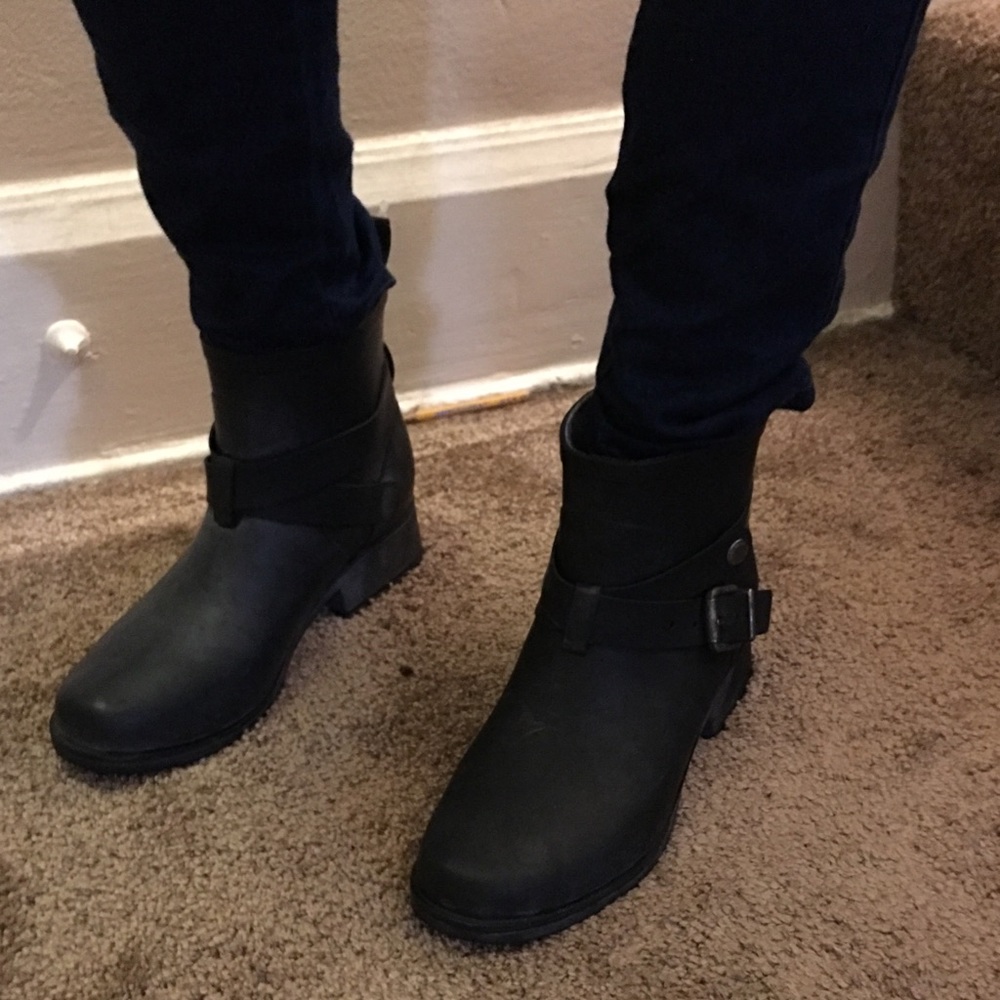 Cute boots😍fall into this season with these boots